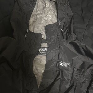 Eastern Mountain Sports men’s medium, rain shell, black,
